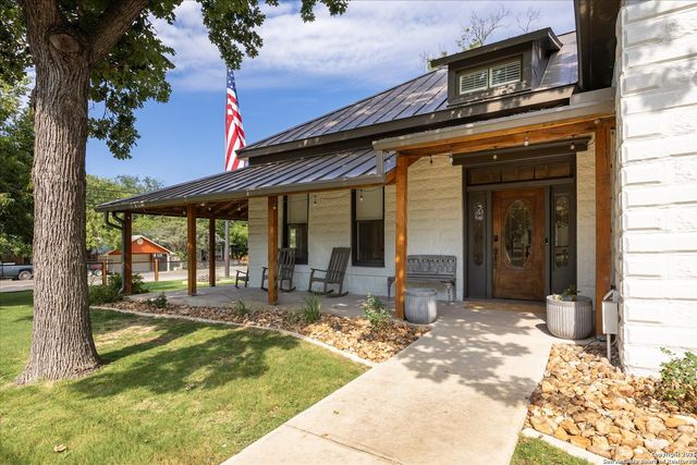 504 6th, Comfort, TX 78013