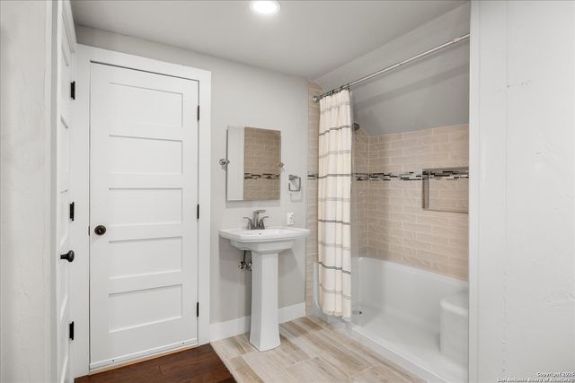504 6th, Comfort, TX 78013