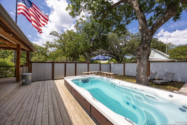 504 6th, Comfort, TX 78013