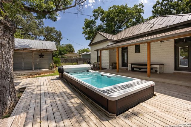504 6th, Comfort, TX 78013