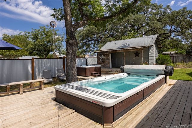 504 6th, Comfort, TX 78013