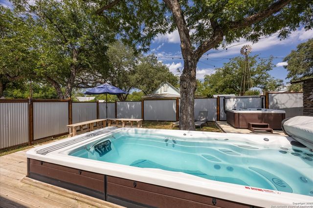 504 6th, Comfort, TX 78013