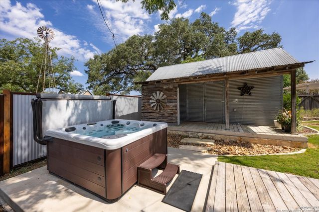 504 6th, Comfort, TX 78013