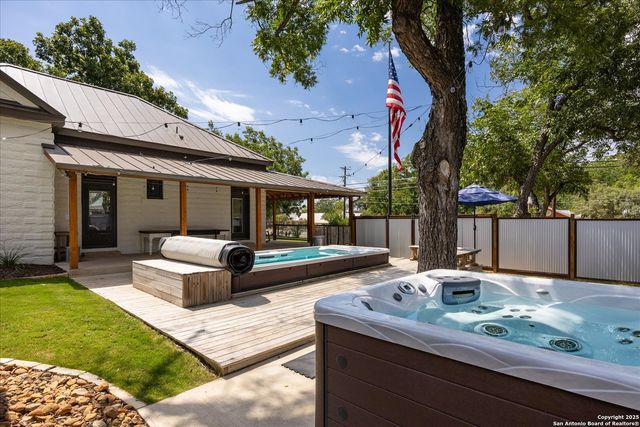 504 6th, Comfort, TX 78013