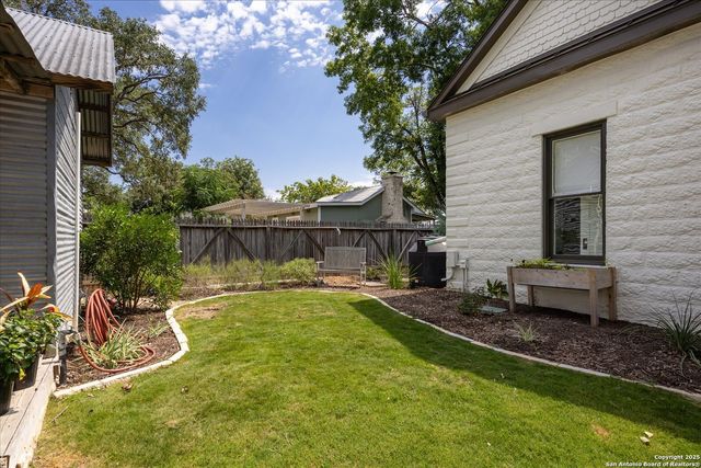 504 6th, Comfort, TX 78013