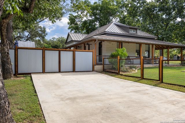 504 6th, Comfort, TX 78013