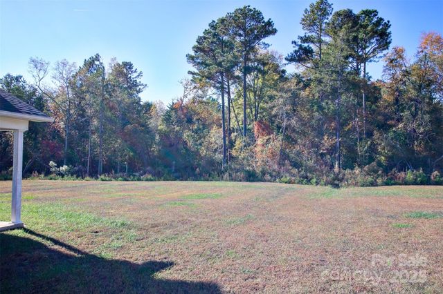 102 Roseborough Road, Grover, NC 28073