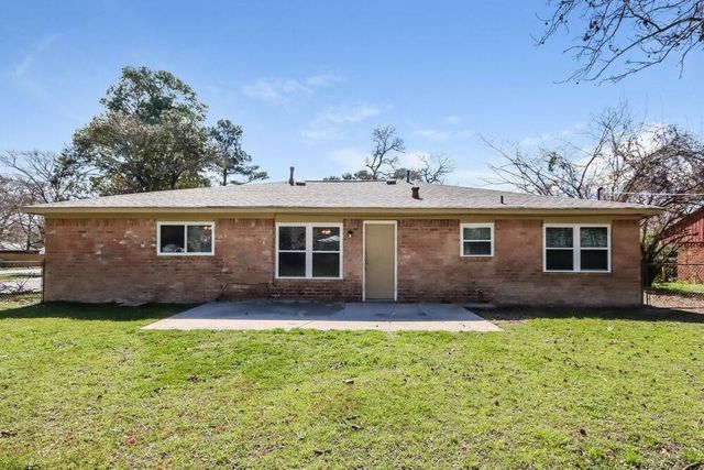 502 Hildred Avenue, Conroe, TX 77303