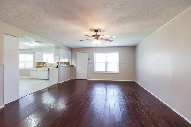 502 Hildred Avenue, Conroe, TX 77303