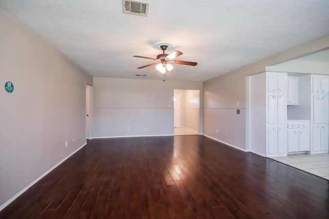 502 Hildred Avenue, Conroe, TX 77303