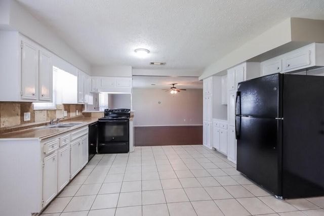 502 Hildred Avenue, Conroe, TX 77303