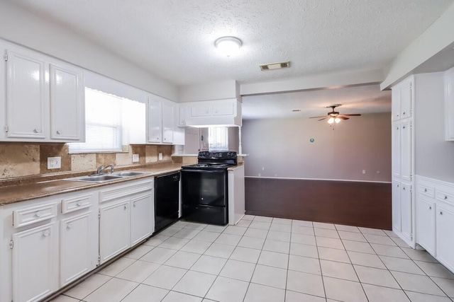 502 Hildred Avenue, Conroe, TX 77303