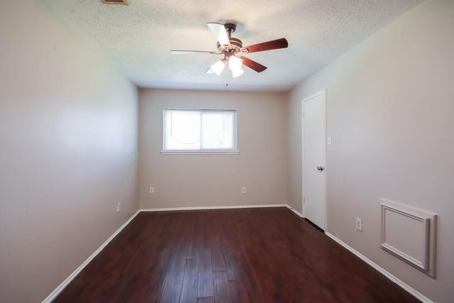 502 Hildred Avenue, Conroe, TX 77303