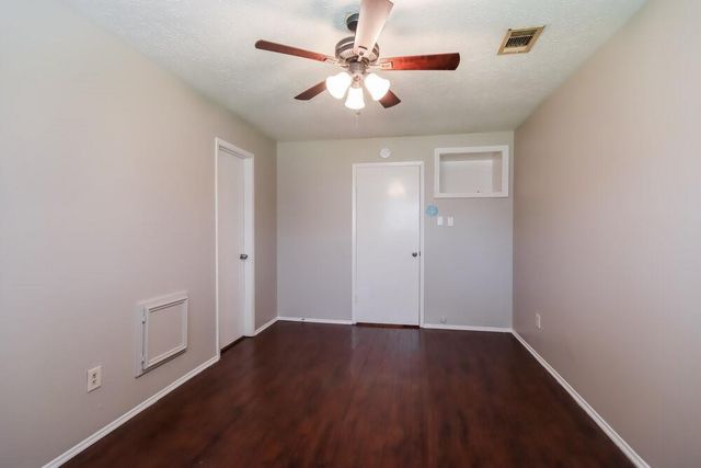 502 Hildred Avenue, Conroe, TX 77303