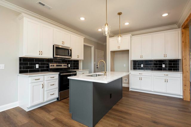 7962 N Lee Highway, Cleveland, TN 37312