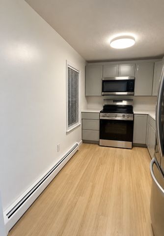 13 Kingston St 1, Lawrence, MA 01843