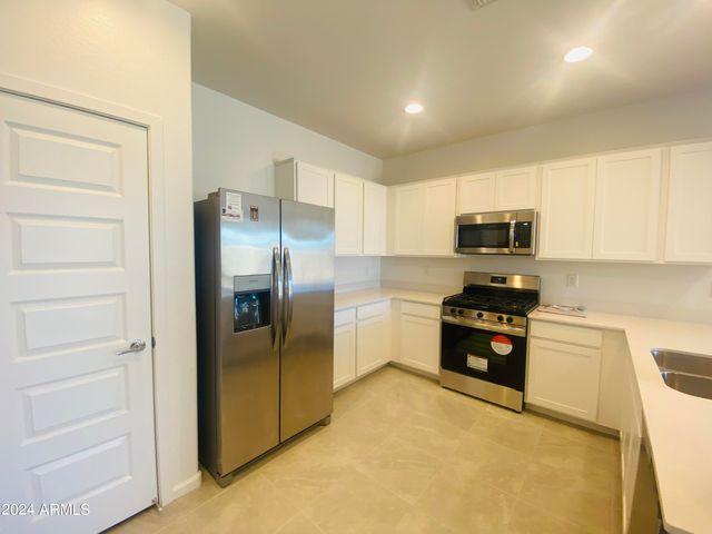 5531 S 23RD Drive, Phoenix, AZ 85041