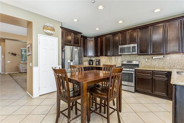 28575 Cherokee Rose, Highland, CA 92346