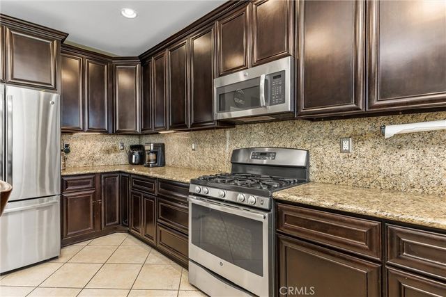 28575 Cherokee Rose, Highland, CA 92346