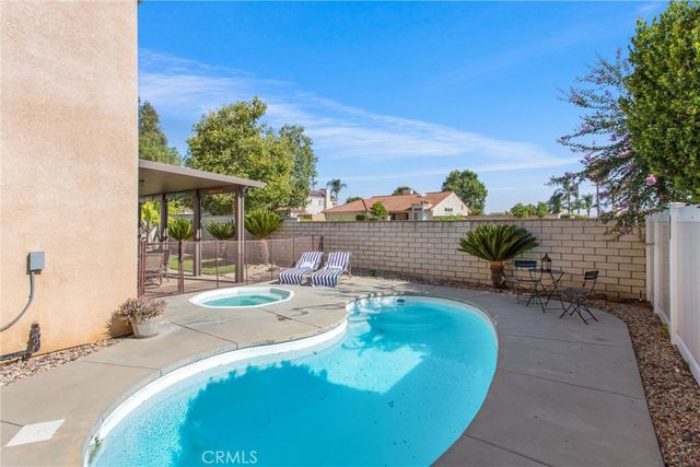 28575 Cherokee Rose, Highland, CA 92346