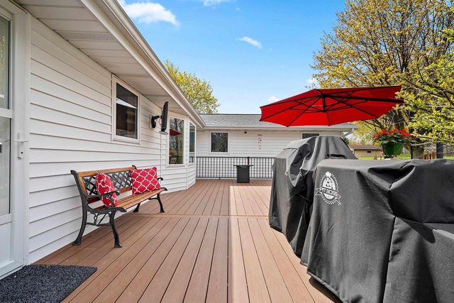 2504 STONEGATE DRIVE, Suamico, WI 54313