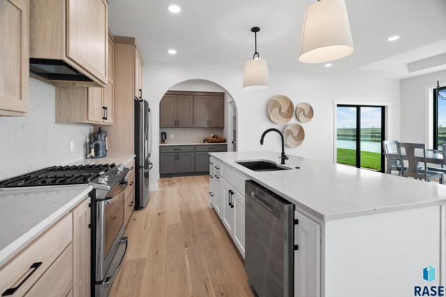 1127 E Thompson Pl Place, Tea, SD 57064