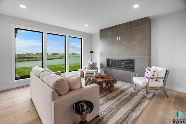 1127 E Thompson Pl Place, Tea, SD 57064