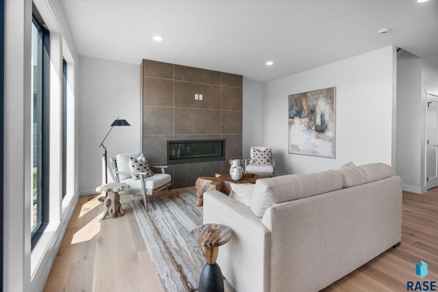 1127 E Thompson Pl Place, Tea, SD 57064