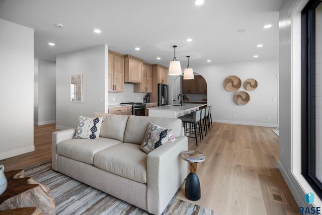 1127 E Thompson Pl Place, Tea, SD 57064