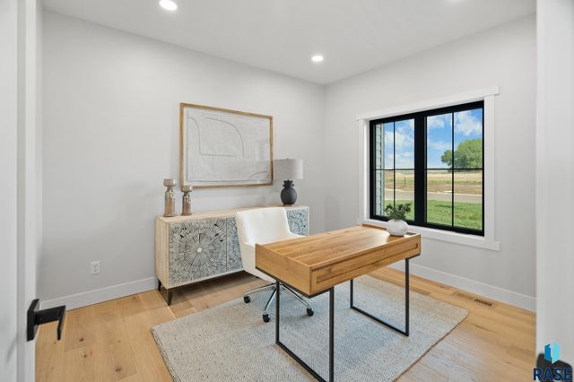 1127 E Thompson Pl Place, Tea, SD 57064