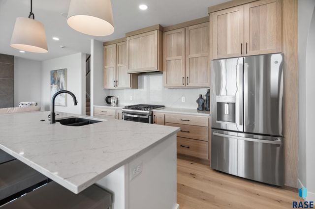 1127 E Thompson Pl Place, Tea, SD 57064