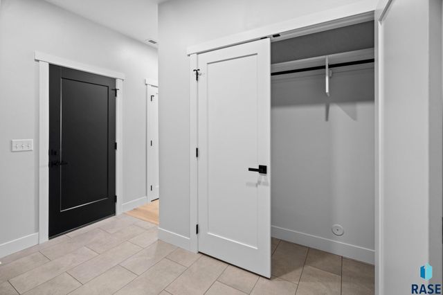 1127 E Thompson Pl Place, Tea, SD 57064