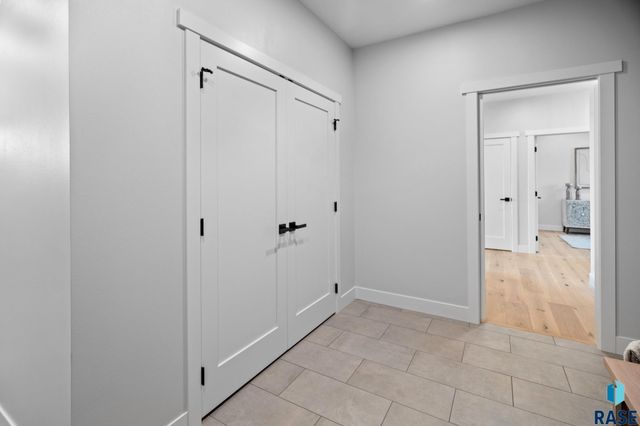 1127 E Thompson Pl Place, Tea, SD 57064