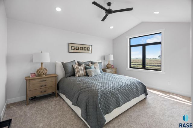 1127 E Thompson Pl Place, Tea, SD 57064