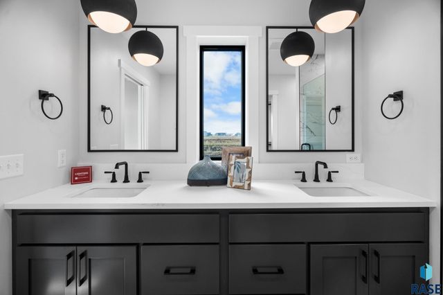 1127 E Thompson Pl Place, Tea, SD 57064