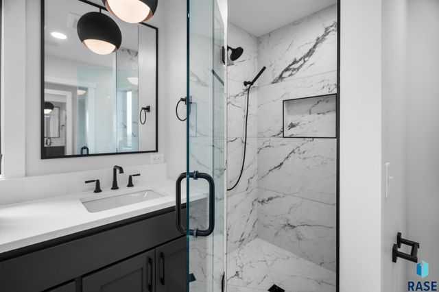 1127 E Thompson Pl Place, Tea, SD 57064