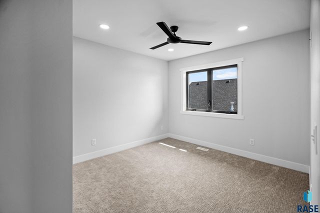 1127 E Thompson Pl Place, Tea, SD 57064