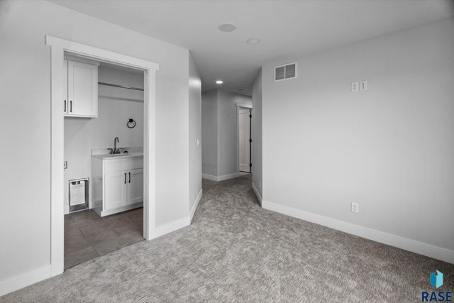 1127 E Thompson Pl Place, Tea, SD 57064