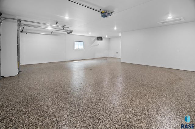 1127 E Thompson Pl Place, Tea, SD 57064