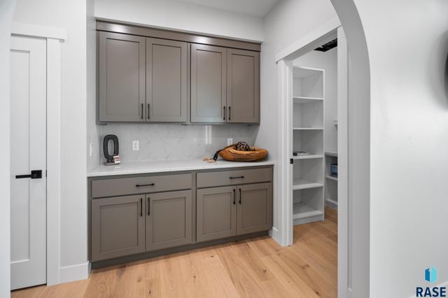 1127 E Thompson Pl Place, Tea, SD 57064