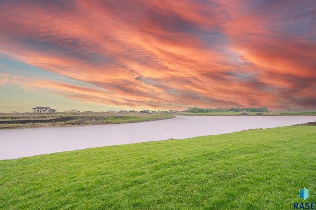 1127 E Thompson Pl Place, Tea, SD 57064