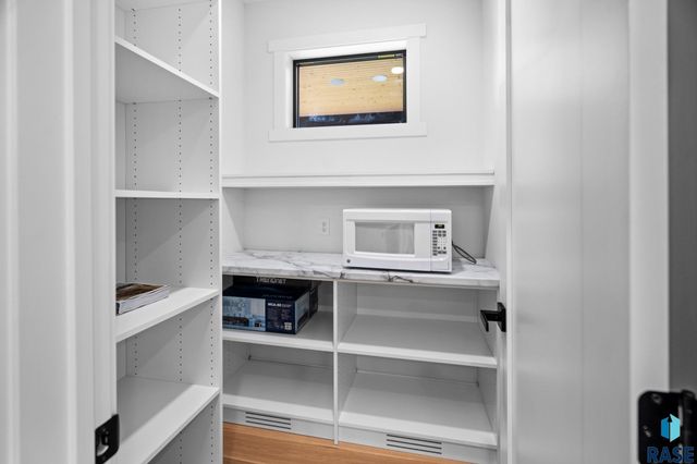 1127 E Thompson Pl Place, Tea, SD 57064