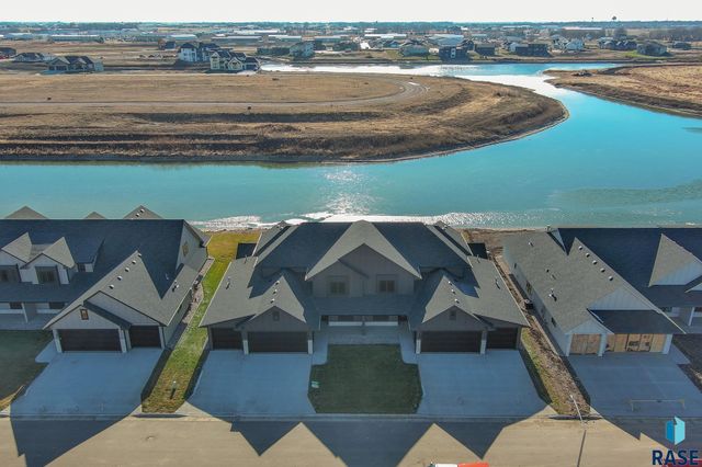 1127 E Thompson Pl Place, Tea, SD 57064