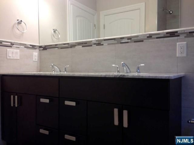 52 W Homestead Avenue A, Palisades Park, NJ 07650