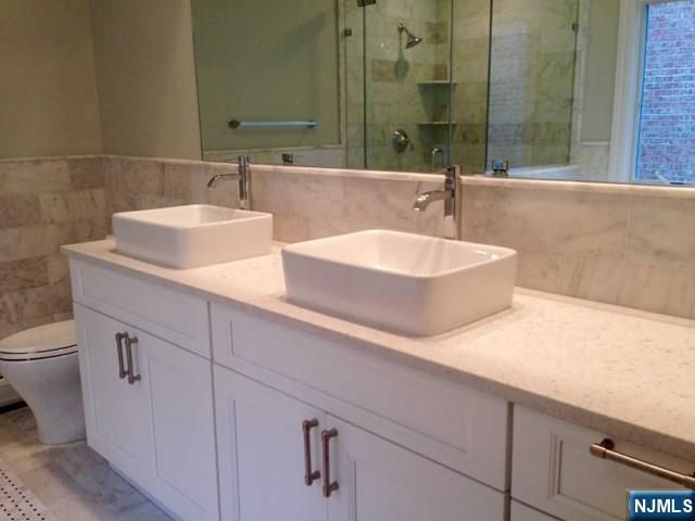 52 W Homestead Avenue A, Palisades Park, NJ 07650