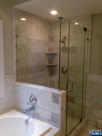 52 W Homestead Avenue A, Palisades Park, NJ 07650