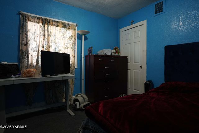 1016 N 2nd St, Yakima, WA 98901