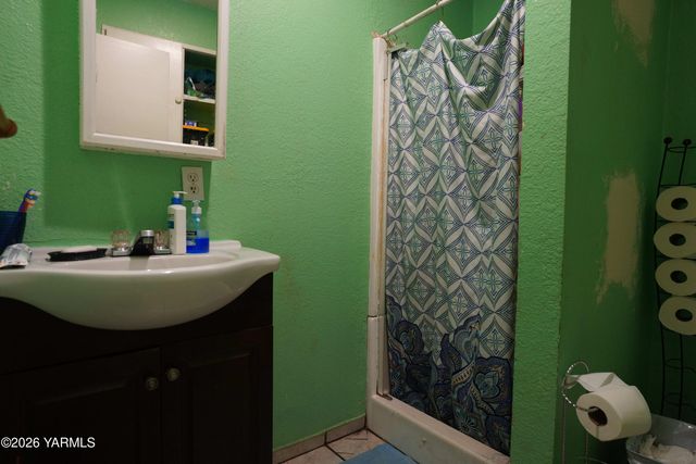 1016 N 2nd St, Yakima, WA 98901