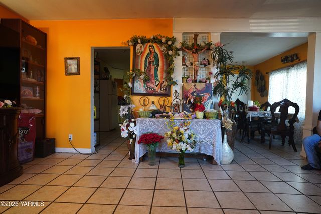 1016 N 2nd St, Yakima, WA 98901