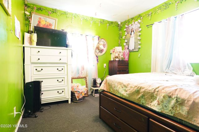 1016 N 2nd St, Yakima, WA 98901